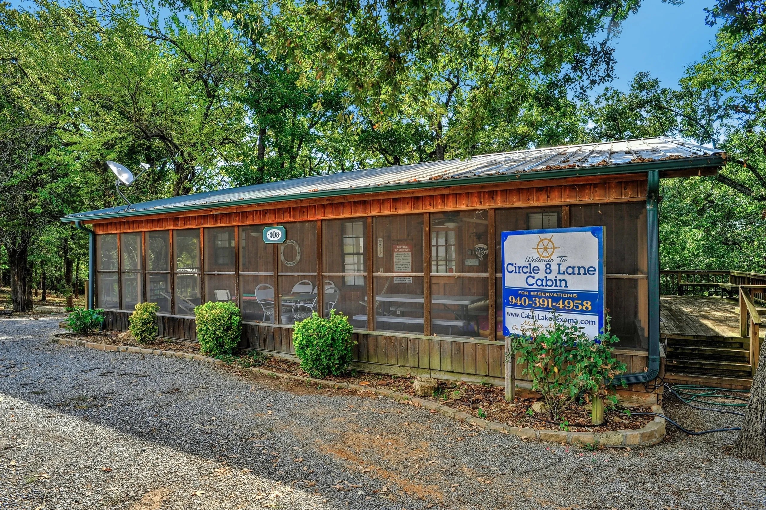 Circle 8 Lane Cabin in the trees
