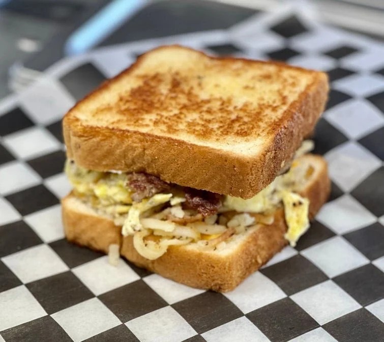 Ernie’s Cafe breakfast omelet and hash browns